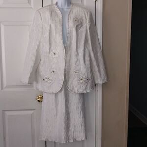 Giovanna  Signature white embellished 2 pc skirt suit  Sz 20 W